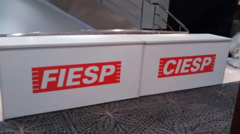 Aluguel de móveis para stands
